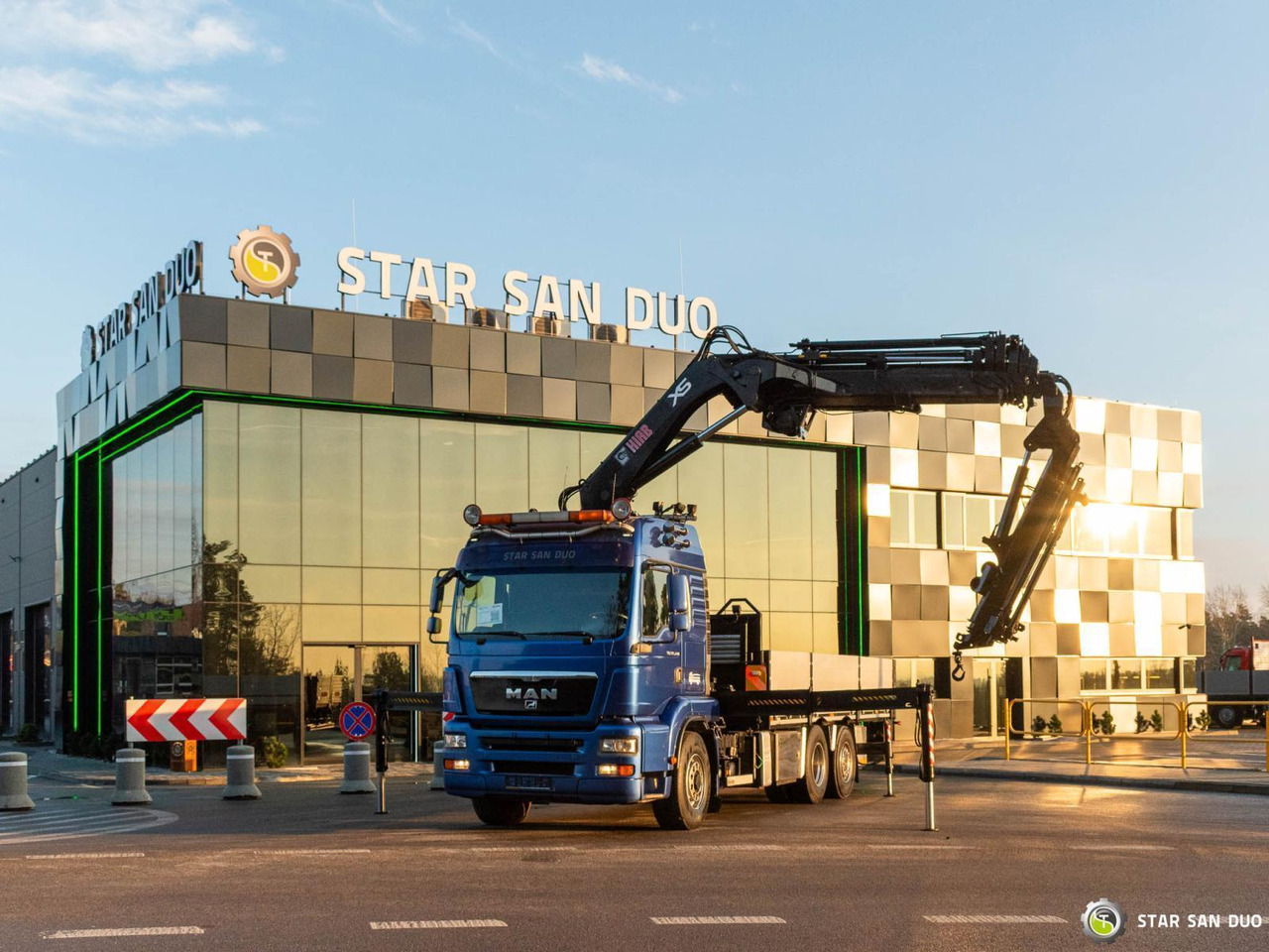 - Auto s hydraulickou rukou: obrázok 2 - Auto s hydraulickou rukou: obrázok 2