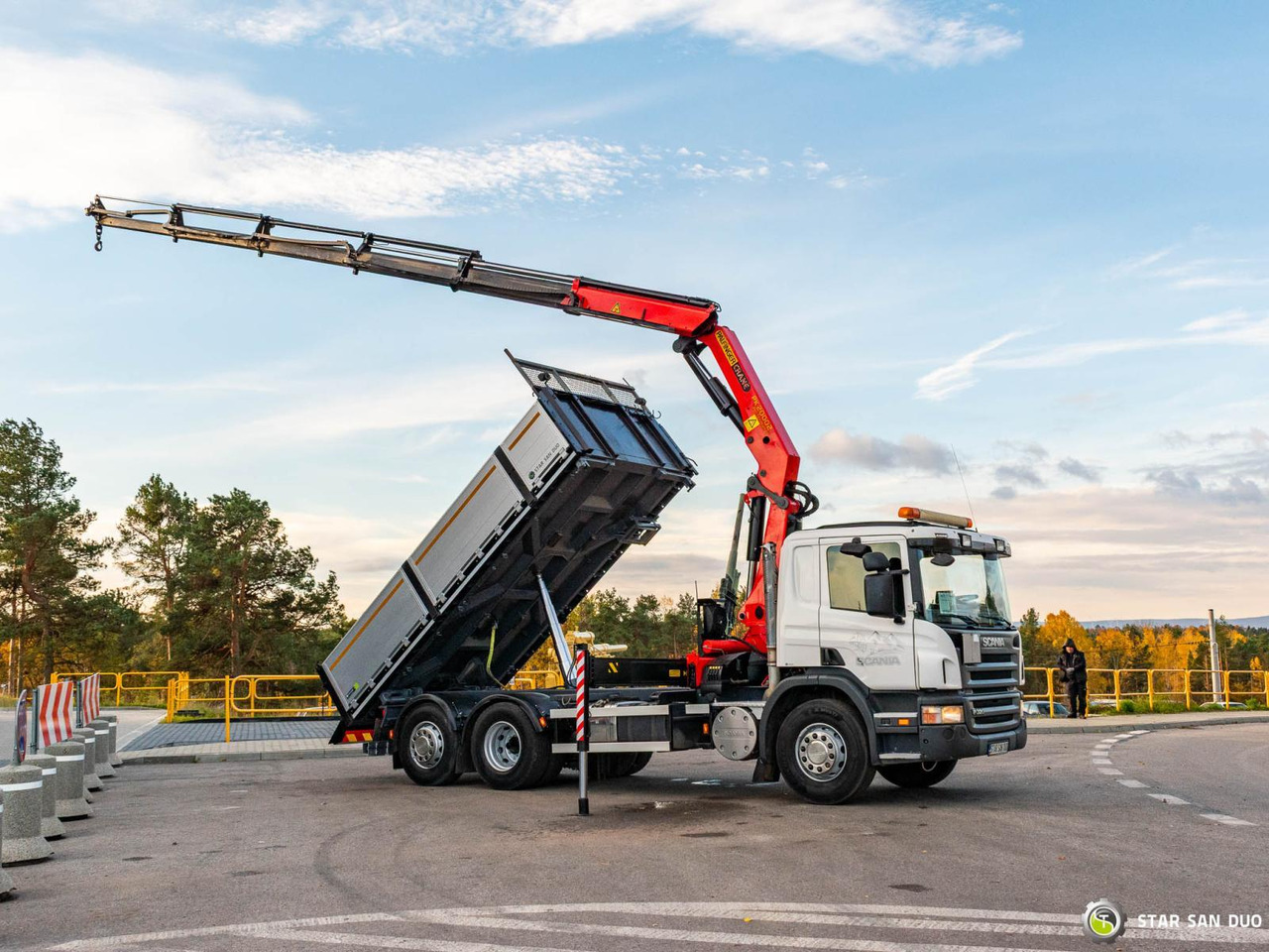 - Auto s hydraulickou rukou: obrázok 4 - Auto s hydraulickou rukou: obrázok 4