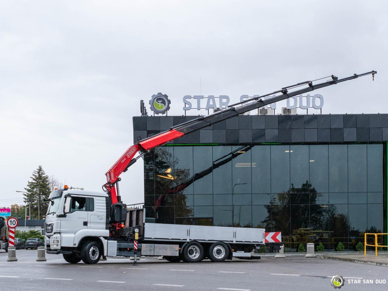 - Auto s hydraulickou rukou: obrázok 3 - Auto s hydraulickou rukou: obrázok 3