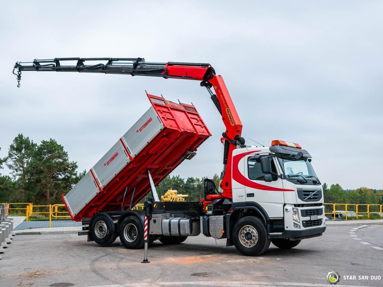 - Auto s hydraulickou rukou: obrázok 2 - Auto s hydraulickou rukou: obrázok 2
