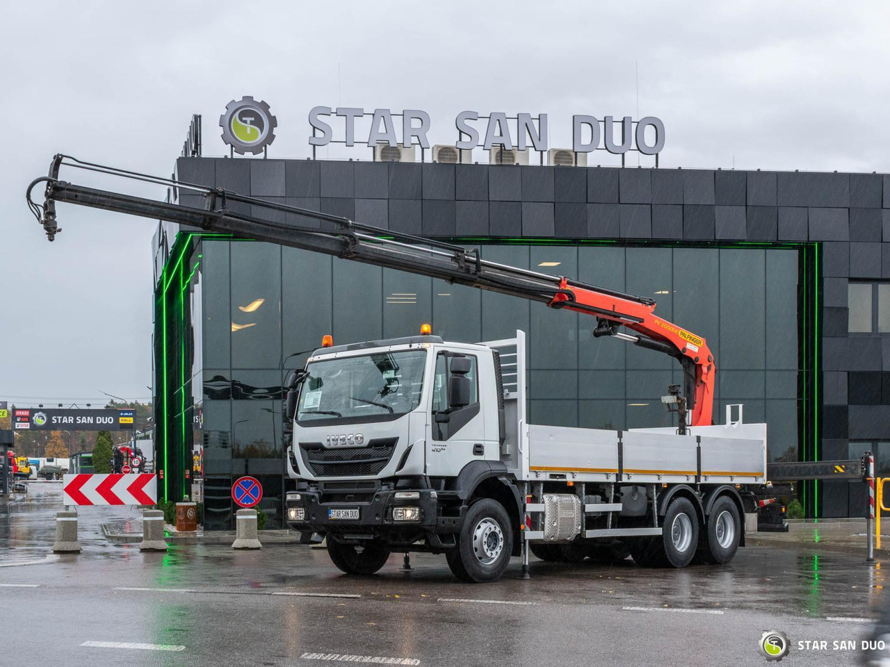 - Auto s hydraulickou rukou: obrázok 1 - Auto s hydraulickou rukou: obrázok 1