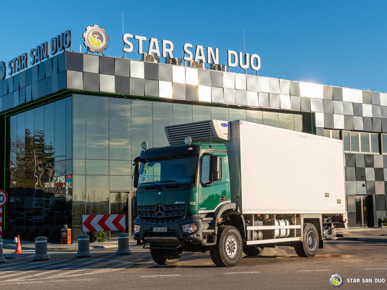 - Podvozek s kabinou: obrázok 1 - Podvozek s kabinou: obrázok 1