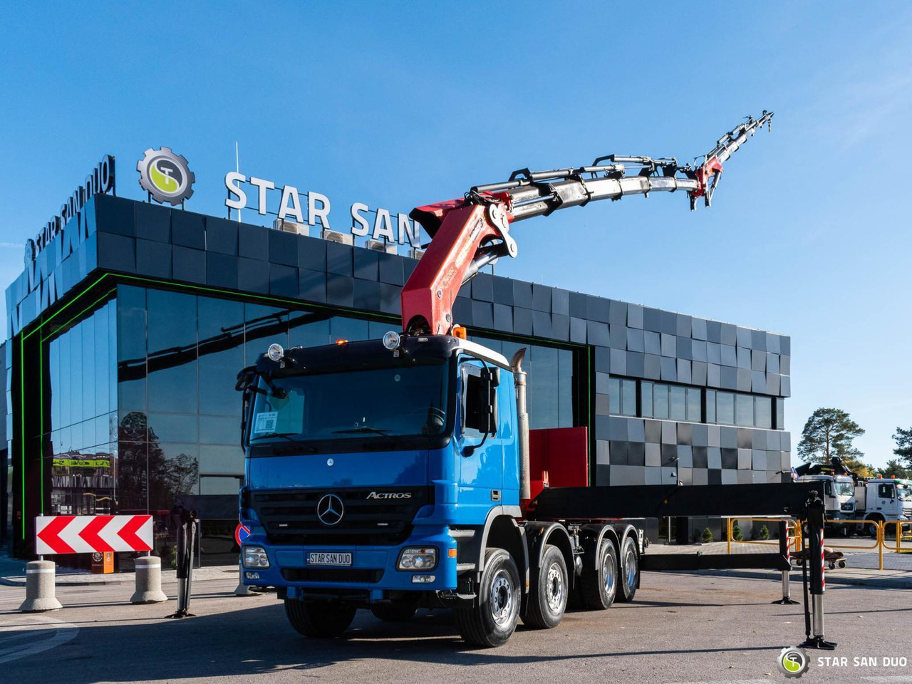 - Auto s hydraulickou rukou: obrázok 3 - Auto s hydraulickou rukou: obrázok 3