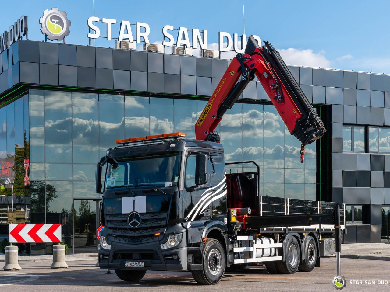 - Auto s hydraulickou rukou: obrázok 4 - Auto s hydraulickou rukou: obrázok 4