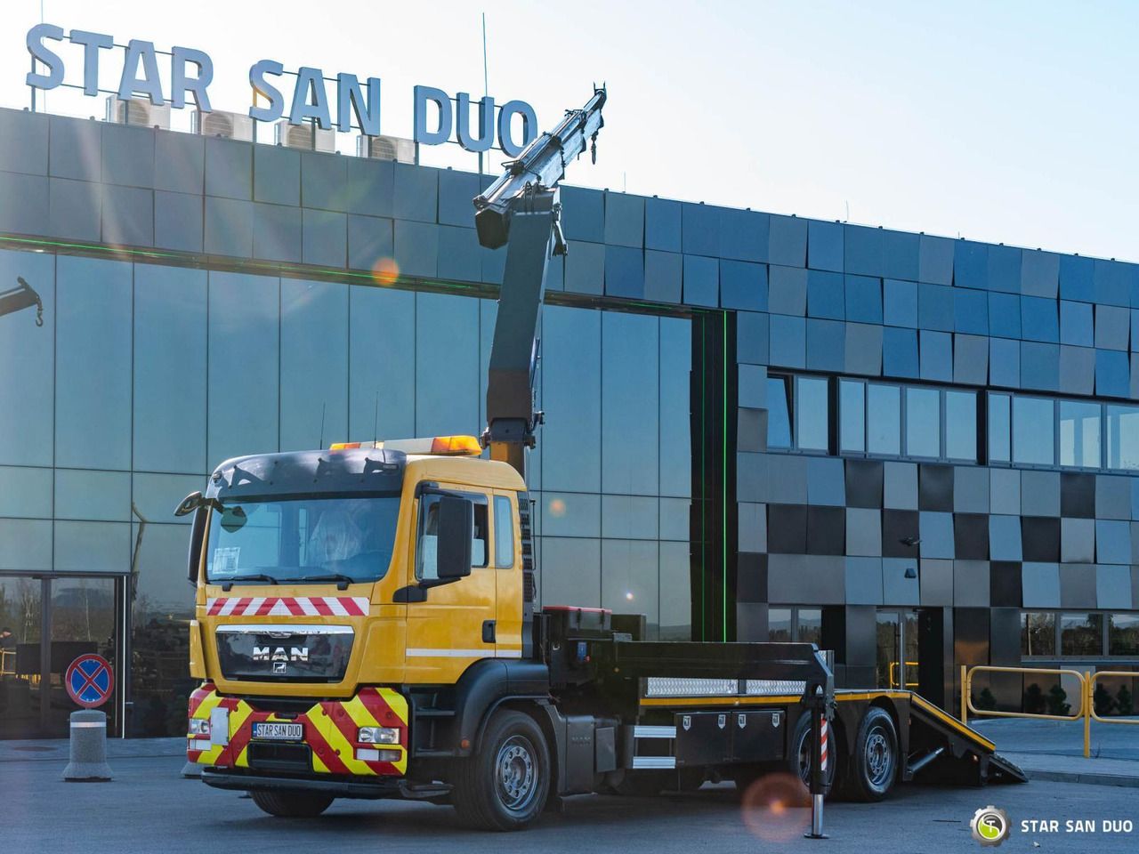 - Auto s hydraulickou rukou: obrázok 1 - Auto s hydraulickou rukou: obrázok 1