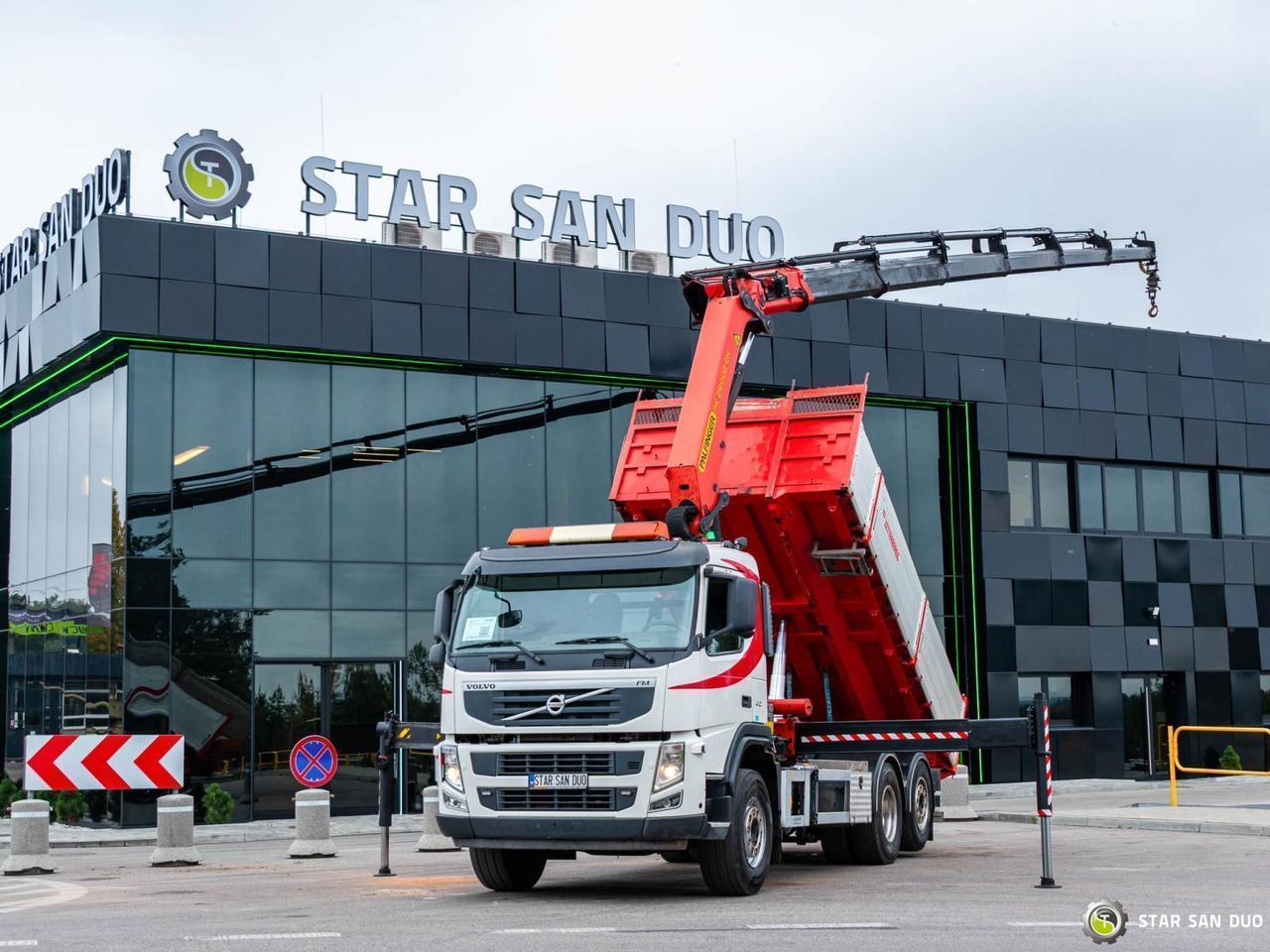 - Auto s hydraulickou rukou: obrázok 4 - Auto s hydraulickou rukou: obrázok 4