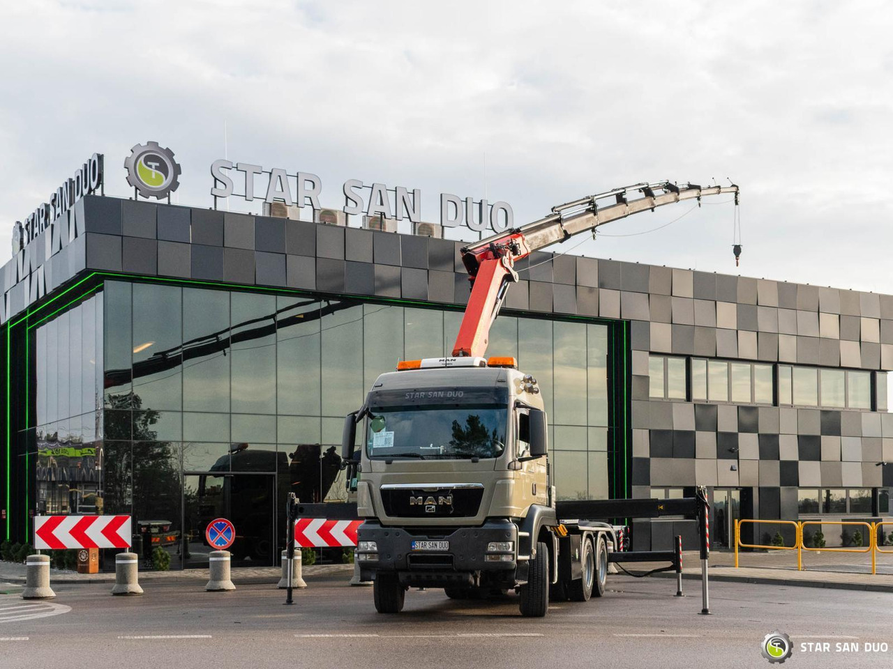 - Auto s hydraulickou rukou: obrázok 5 - Auto s hydraulickou rukou: obrázok 5