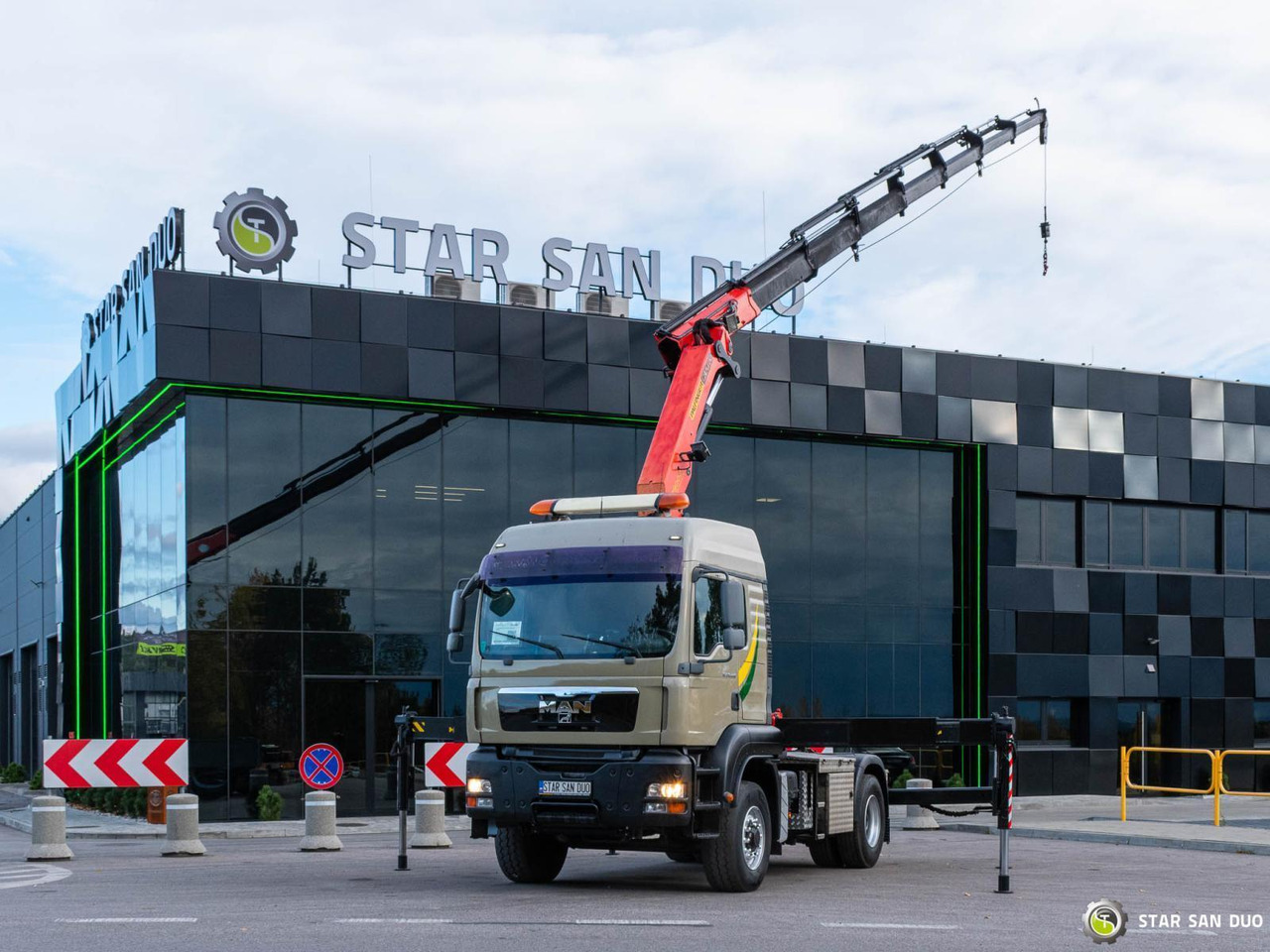 - Auto s hydraulickou rukou: obrázok 4 - Auto s hydraulickou rukou: obrázok 4