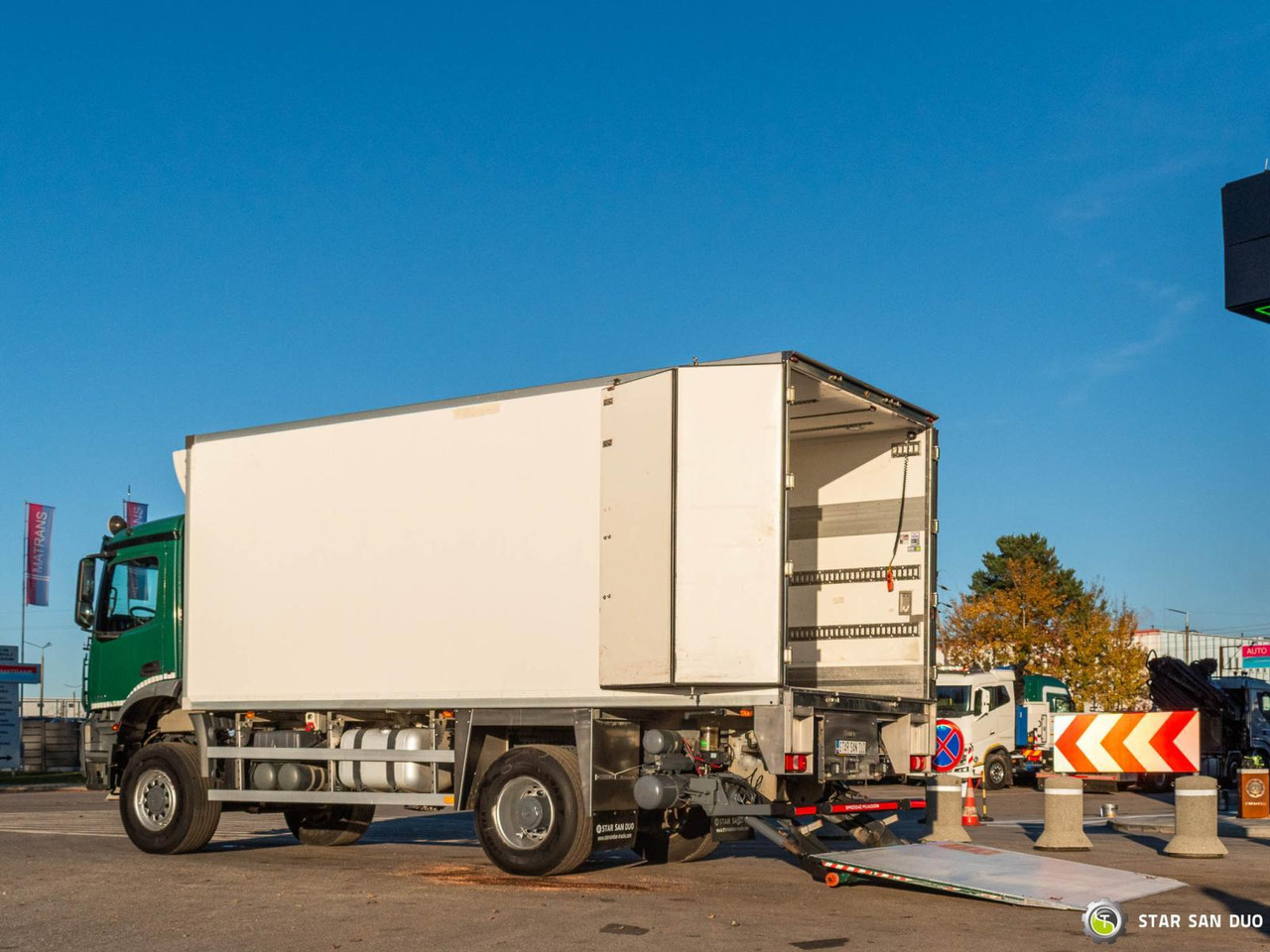 - Podvozek s kabinou: obrázok 3 - Podvozek s kabinou: obrázok 3