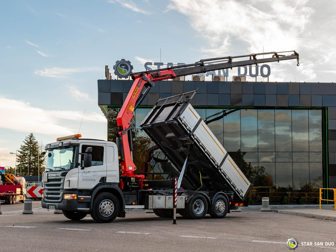 - Auto s hydraulickou rukou: obrázok 3 - Auto s hydraulickou rukou: obrázok 3