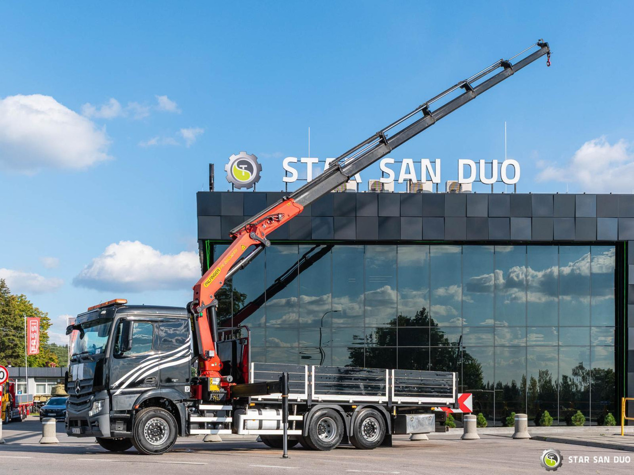 - Auto s hydraulickou rukou: obrázok 3 - Auto s hydraulickou rukou: obrázok 3