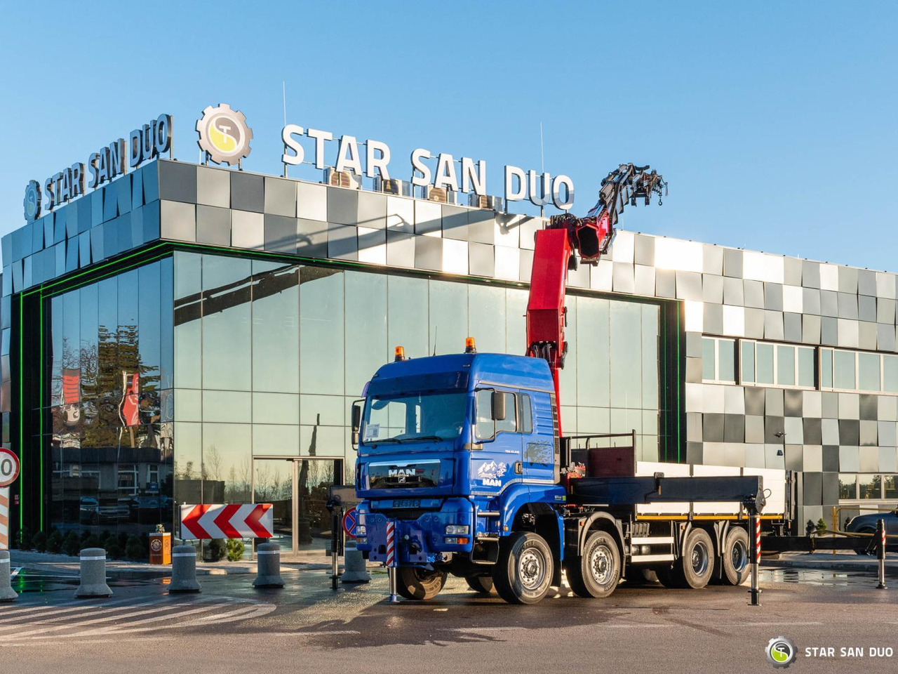 - Auto s hydraulickou rukou: obrázok 2 - Auto s hydraulickou rukou: obrázok 2