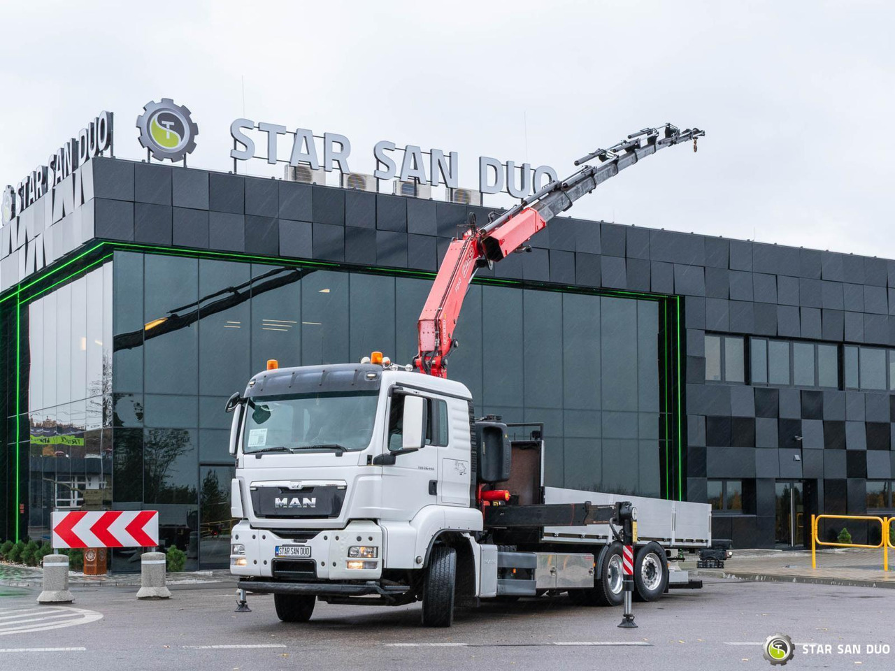 - Auto s hydraulickou rukou: obrázok 5 - Auto s hydraulickou rukou: obrázok 5