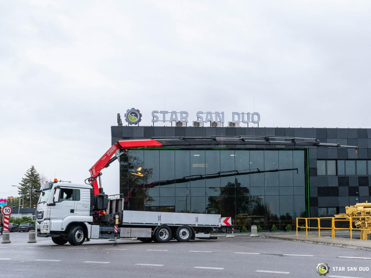 - Auto s hydraulickou rukou: obrázok 2 - Auto s hydraulickou rukou: obrázok 2