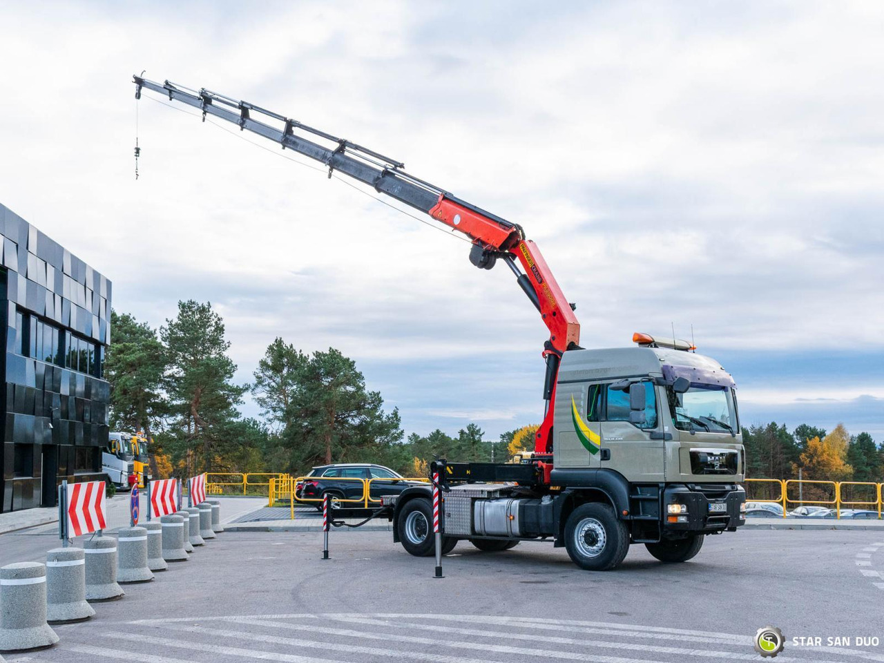 - Auto s hydraulickou rukou: obrázok 2 - Auto s hydraulickou rukou: obrázok 2