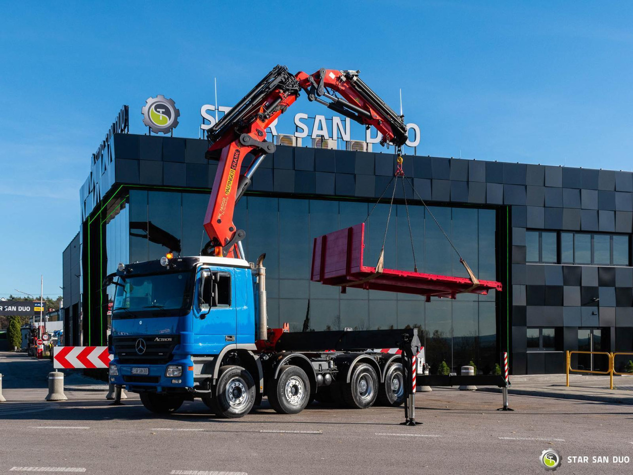 - Auto s hydraulickou rukou: obrázok 5 - Auto s hydraulickou rukou: obrázok 5