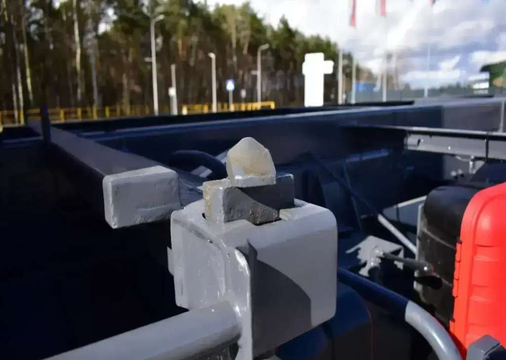 Podvozek s kabinou Renault MIDLUM 4x4 DOKA Brigade Double Cabin Camper: obrázok 26 Podvozek s kabinou Renault MIDLUM 4x4 DOKA Brigade Double Cabin Camper: obrázok 26