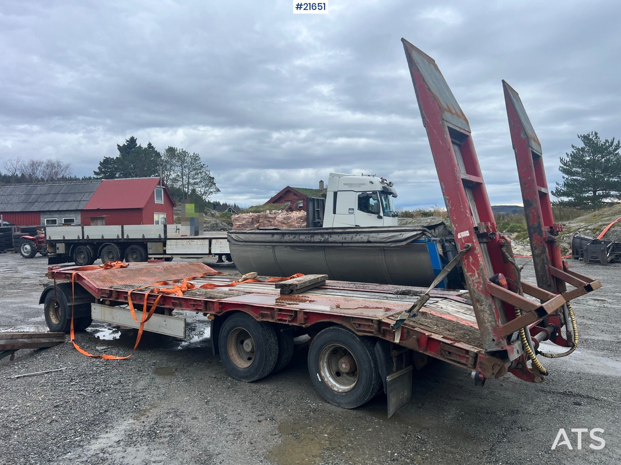 Damm 3 akslet maskinhenger m/ hydrauliske kjørebroer - Príves prepravník áut: obrázok 1 Damm 3 akslet maskinhenger m/ hydrauliske kjørebroer - Príves prepravník áut: obrázok 1