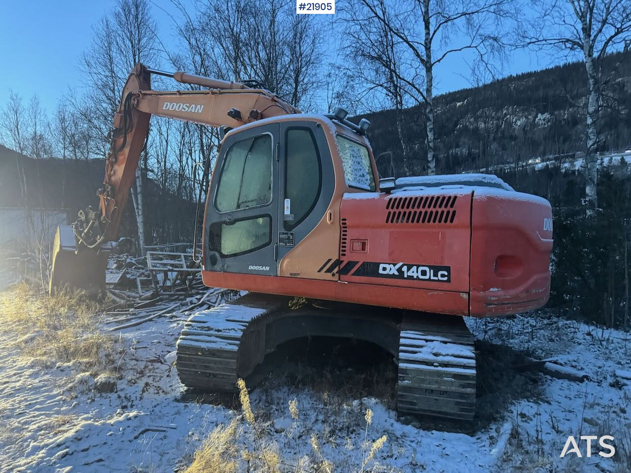 Doosan DX140LC Beltegraver m/ Engcon tilt og 2 skuffer. Nye belter. - Pásové rýpadlo: obrázok 4 Doosan DX140LC Beltegraver m/ Engcon tilt og 2 skuffer. Nye belter. - Pásové rýpadlo: obrázok 4