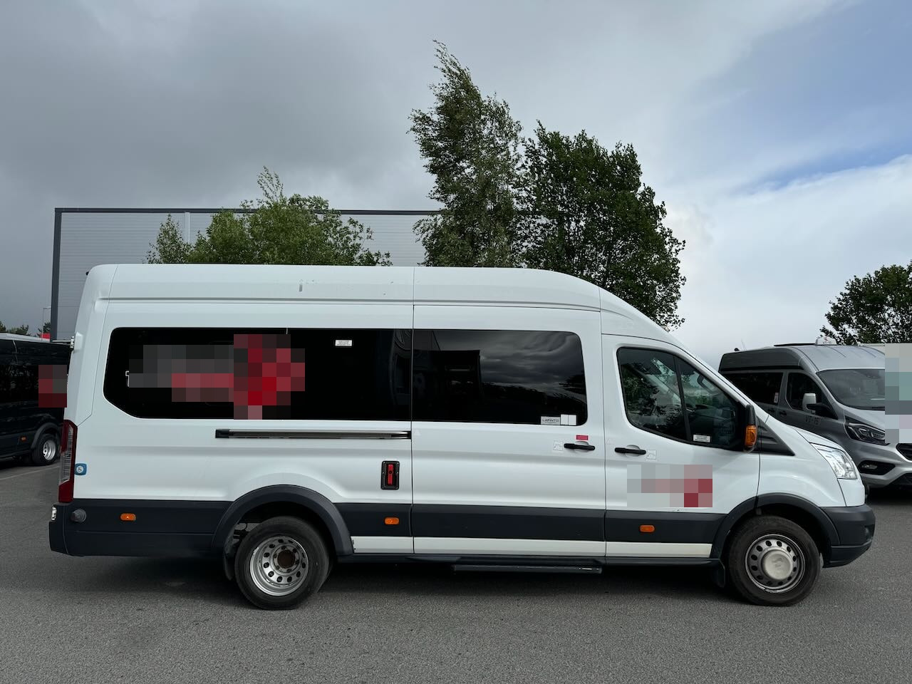 Ford Transit 17 seter minibuss - Minibus, Mikrobus: obrázok 2 Ford Transit 17 seter minibuss - Minibus, Mikrobus: obrázok 2
