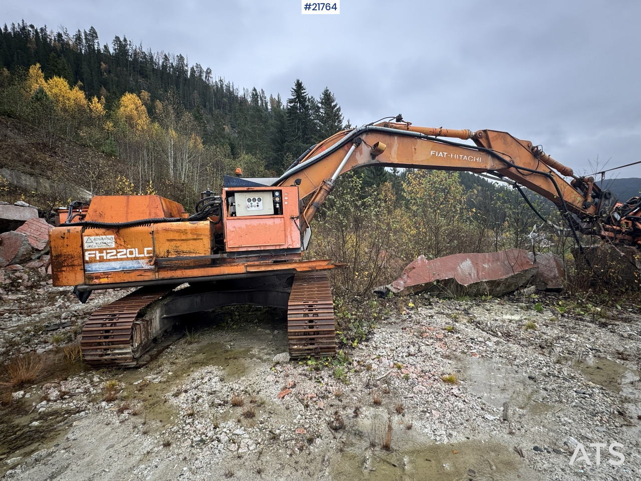 Hitachi Ca 1988 Hitachi FH220LC graver selges som rep.objekt. Ikke kjørbar. - Pásové rýpadlo: obrázok 5 Hitachi Ca 1988 Hitachi FH220LC graver selges som rep.objekt. Ikke kjørbar. - Pásové rýpadlo: obrázok 5