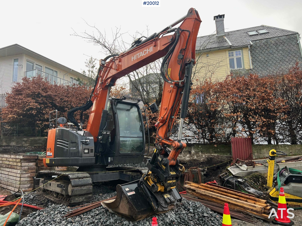 Hitachi zx85us-6 gravemaskin m/ rototilt med klype og pusseskuffe - Pásové rýpadlo: obrázok 1 Hitachi zx85us-6 gravemaskin m/ rototilt med klype og pusseskuffe - Pásové rýpadlo: obrázok 1