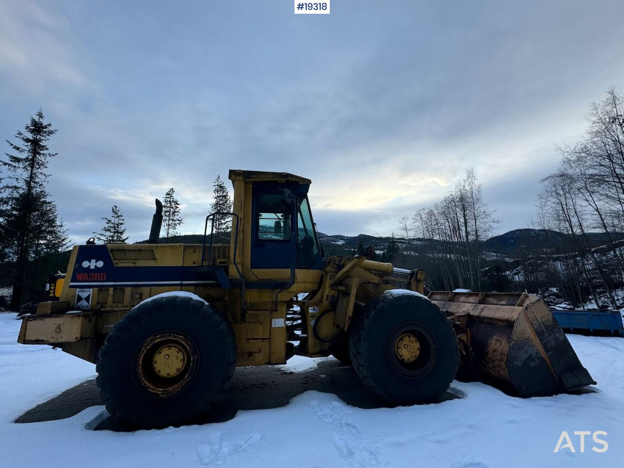 Komatsu WA 380 - Kolesový nakladač: obrázok 3 Komatsu WA 380 - Kolesový nakladač: obrázok 3