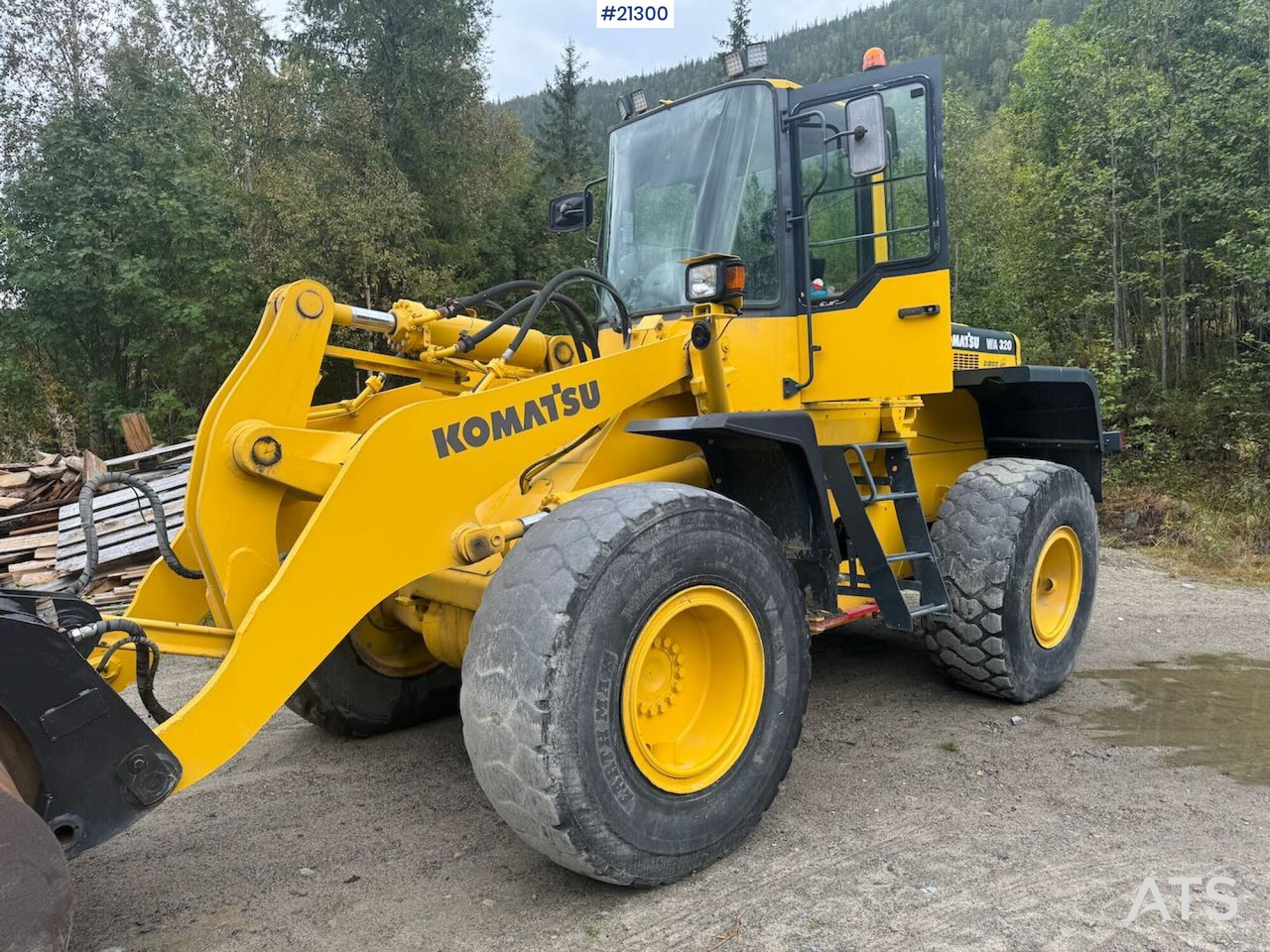 Komatsu WA320-3H - Kolesový nakladač: obrázok 2 Komatsu WA320-3H - Kolesový nakladač: obrázok 2