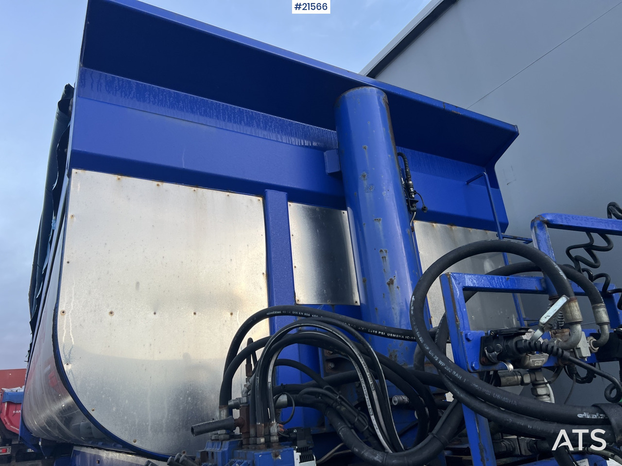 Príves sklápěcí Langendorf 3 akslet asfaltsemi m/ Hydraulsik kapell: obrázok 14 Príves sklápěcí Langendorf 3 akslet asfaltsemi m/ Hydraulsik kapell: obrázok 14