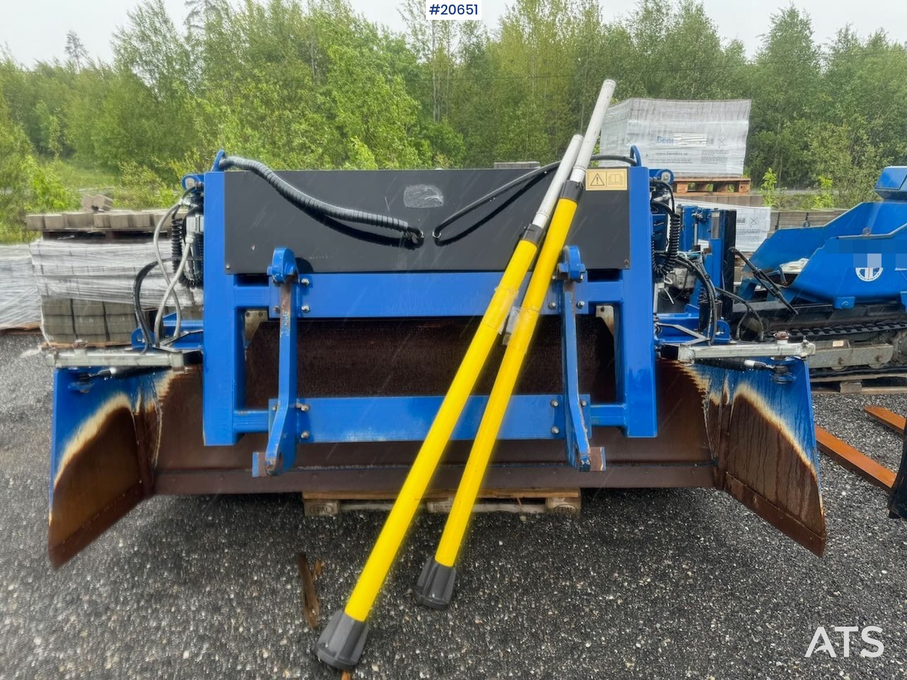 Lev 2450 - Kolesový nakladač: obrázok 2 Lev 2450 - Kolesový nakladač: obrázok 2