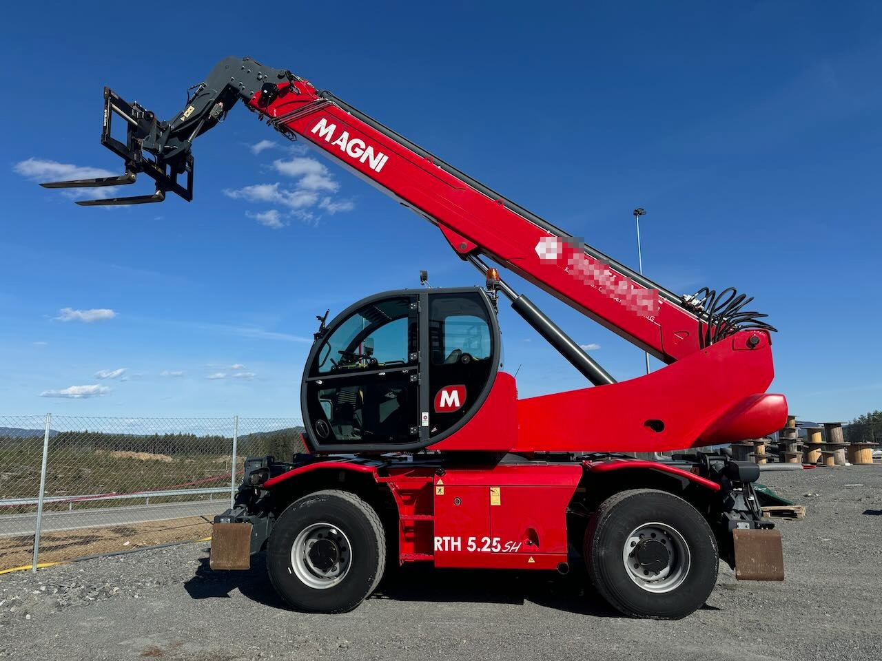 Magni RTH - Teleskopický nakladač: obrázok 1 Magni RTH - Teleskopický nakladač: obrázok 1
