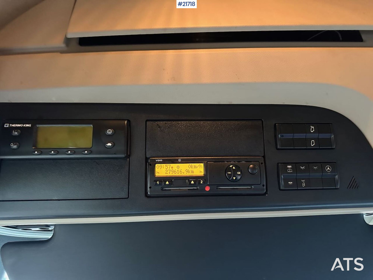 Skříňový nákladní auto Mercedes Actros 1835 skapbil m/ Full sideåpning, aggregat, lift og 2 sett dekk: obrázok 32