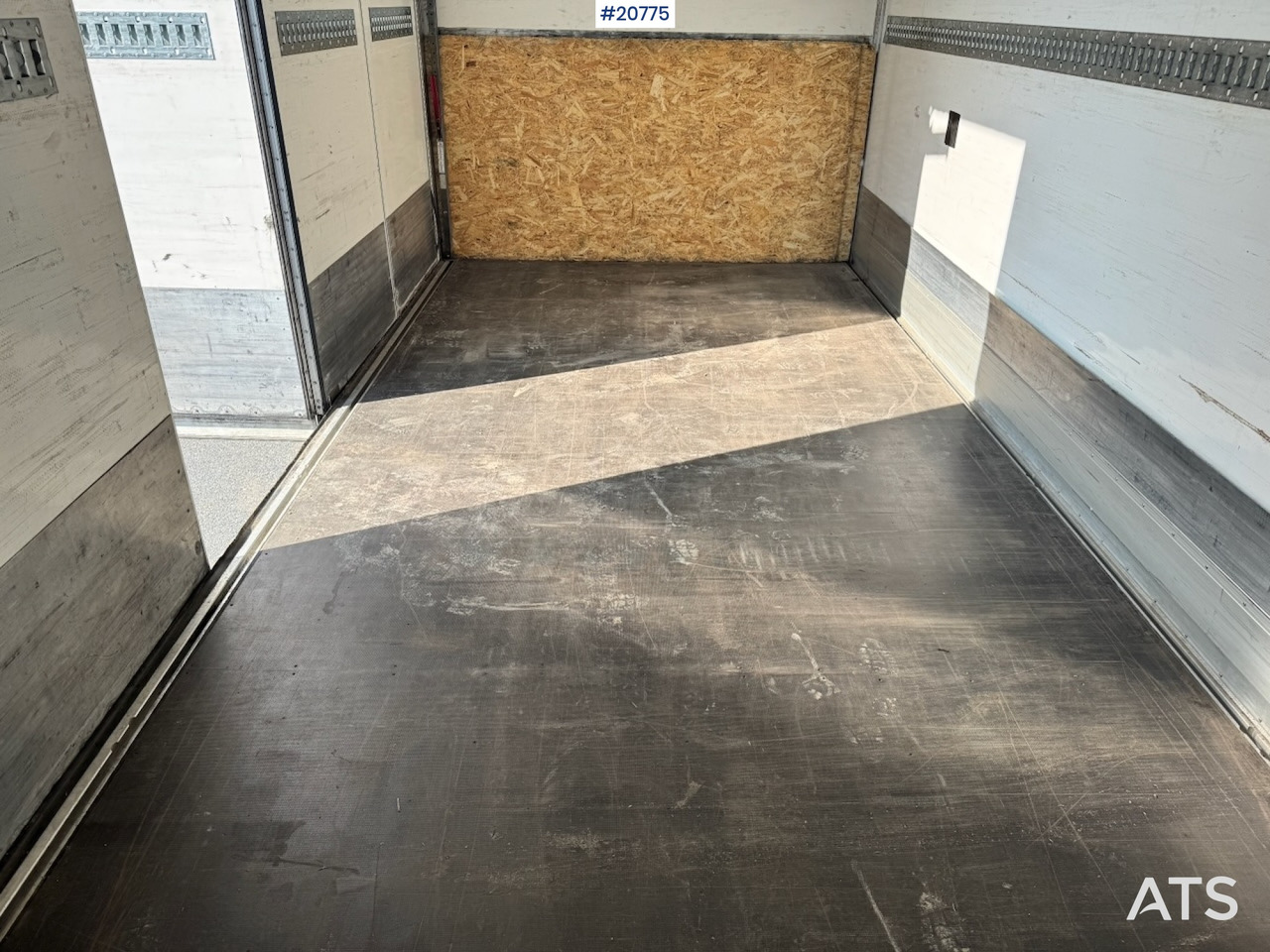 Skříňový nákladní auto Mercedes Actros: obrázok 25 Skříňový nákladní auto Mercedes Actros: obrázok 25