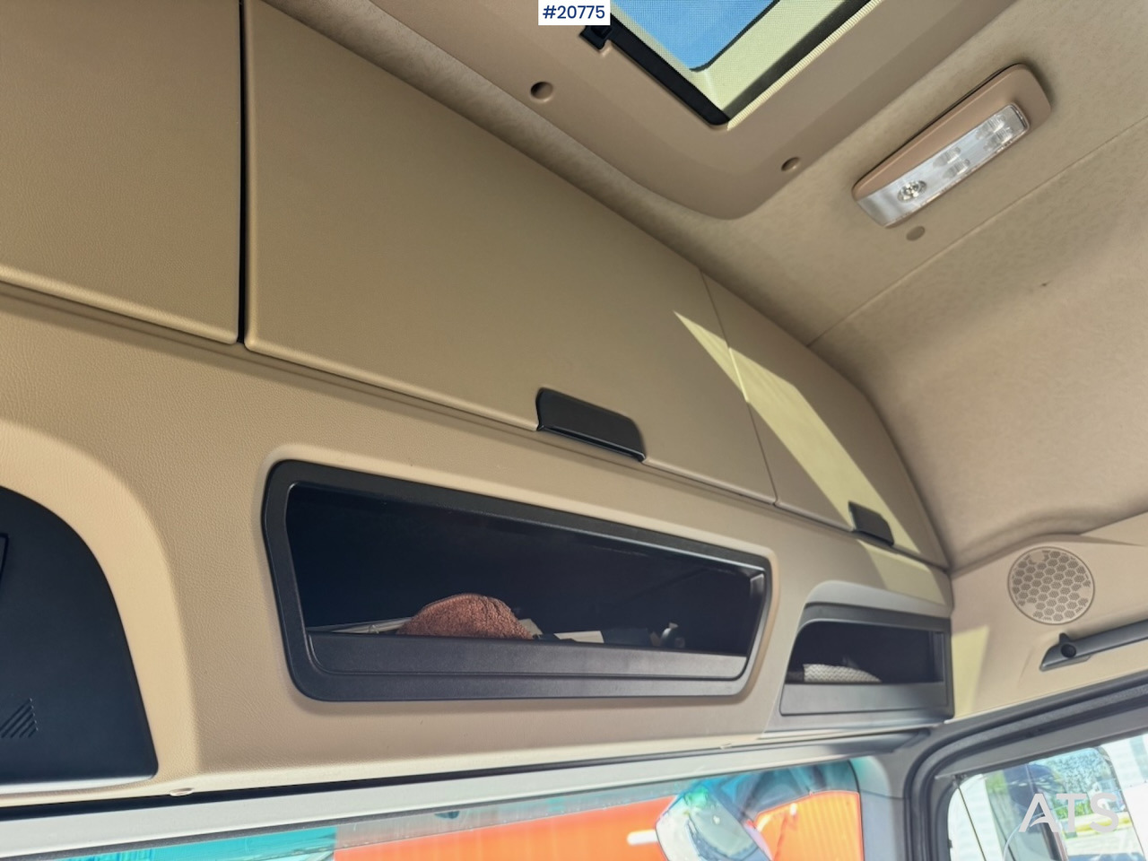 Skříňový nákladní auto Mercedes Actros: obrázok 38 Skříňový nákladní auto Mercedes Actros: obrázok 38