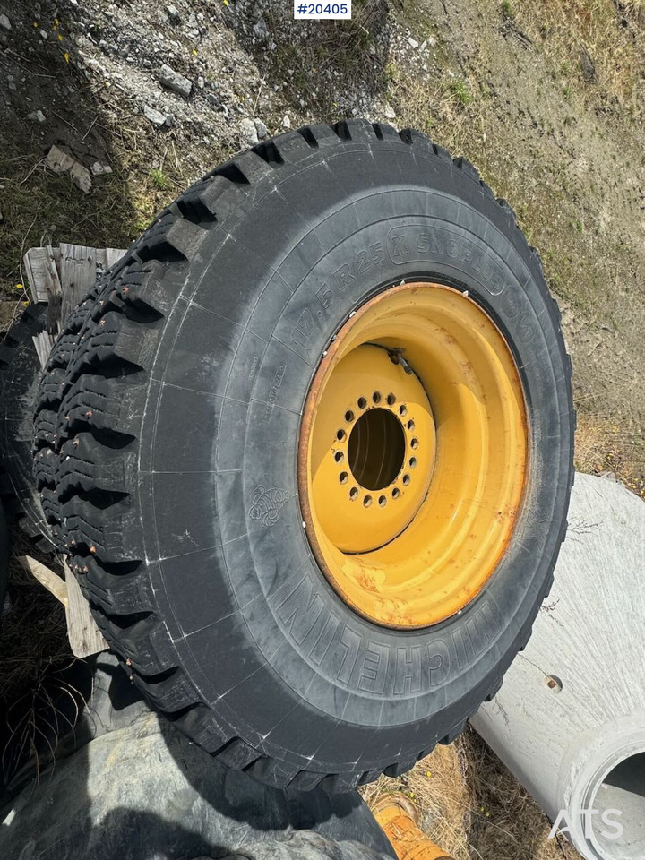 Michelin vinterdekk m/ felg - Pneumatiky a disky pre Stavebné stroje: obrázok 4 Michelin vinterdekk m/ felg - Pneumatiky a disky pre Stavebné stroje: obrázok 4