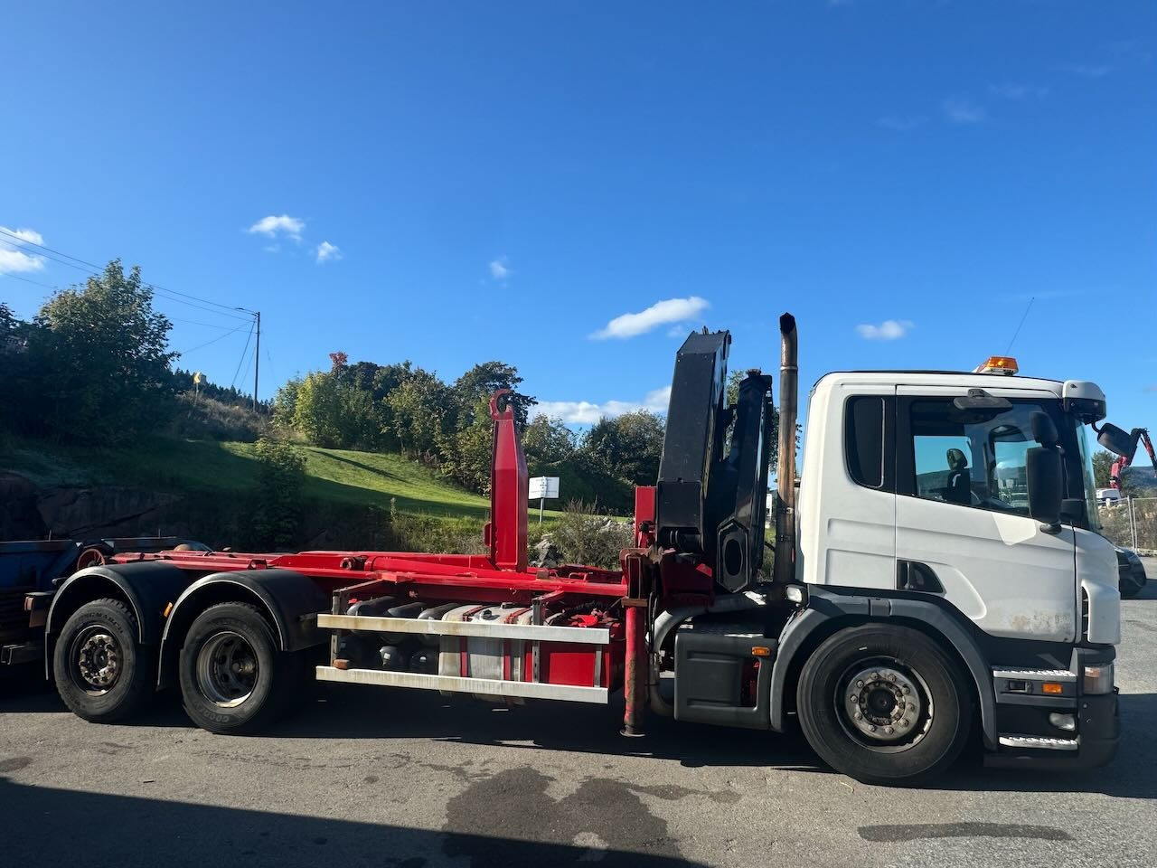 Scania P340 - Auto s hydraulickou rukou: obrázok 4 Scania P340 - Auto s hydraulickou rukou: obrázok 4