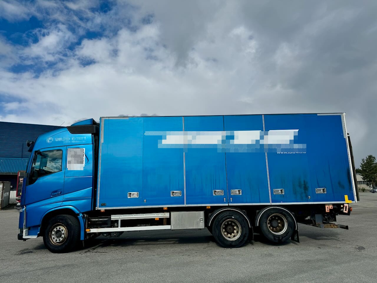 Volvo Fh540 6x2 skapbil m/ full sideåpning og lift - Skříňový nákladní auto: obrázok 2 Volvo Fh540 6x2 skapbil m/ full sideåpning og lift - Skříňový nákladní auto: obrázok 2