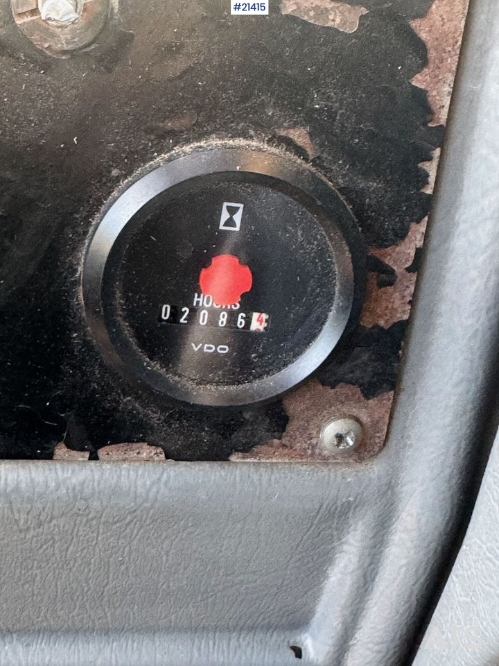 Kolesový nakladač Volvo L110E: obrázok 33