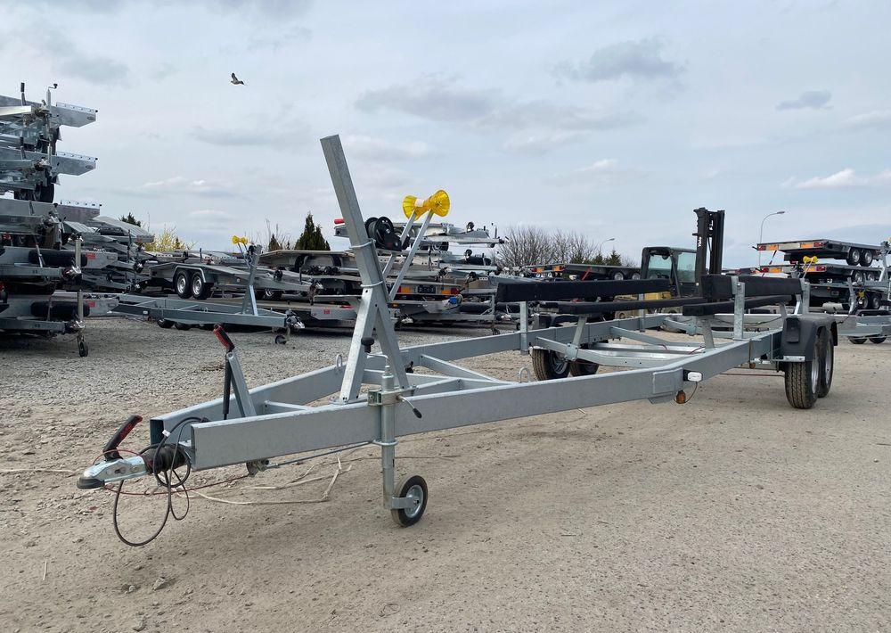 Boro PRZYCZEPA PODŁODZIOWA STYL AMERYKAŃSKI 7,80M - Lodný príves: obrázok 2 Boro PRZYCZEPA PODŁODZIOWA STYL AMERYKAŃSKI 7,80M - Lodný príves: obrázok 2