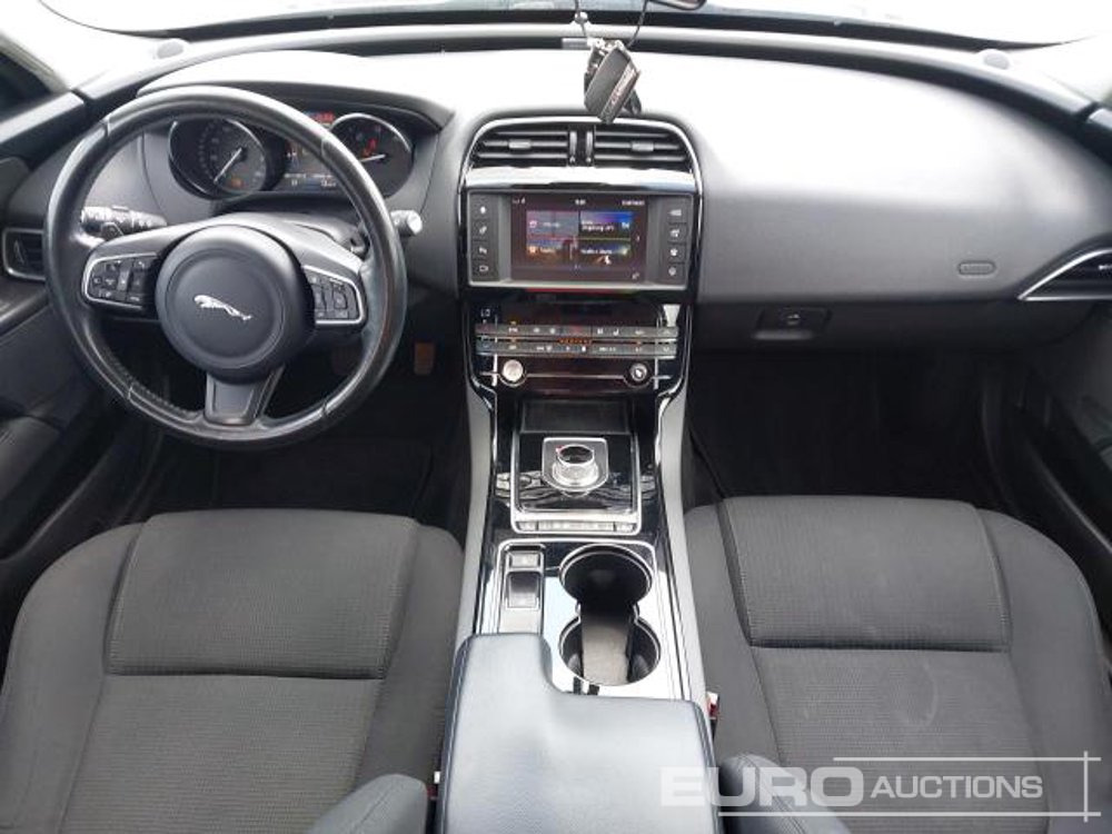 2015 Jaguar XE - Automobil: obrázok 5 2015 Jaguar XE - Automobil: obrázok 5