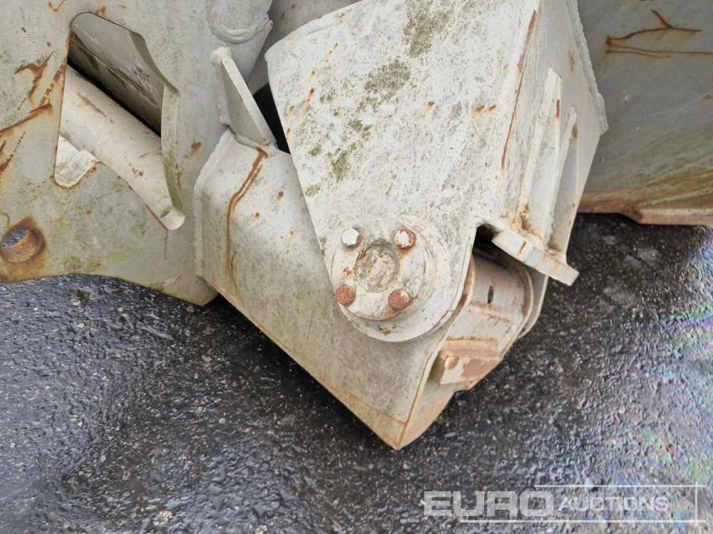 70" Front Liading Hydraulic Side Tip Bucket to suit Atlas Wheeled Loader - Lyžica: obrázok 5 70" Front Liading Hydraulic Side Tip Bucket to suit Atlas Wheeled Loader - Lyžica: obrázok 5