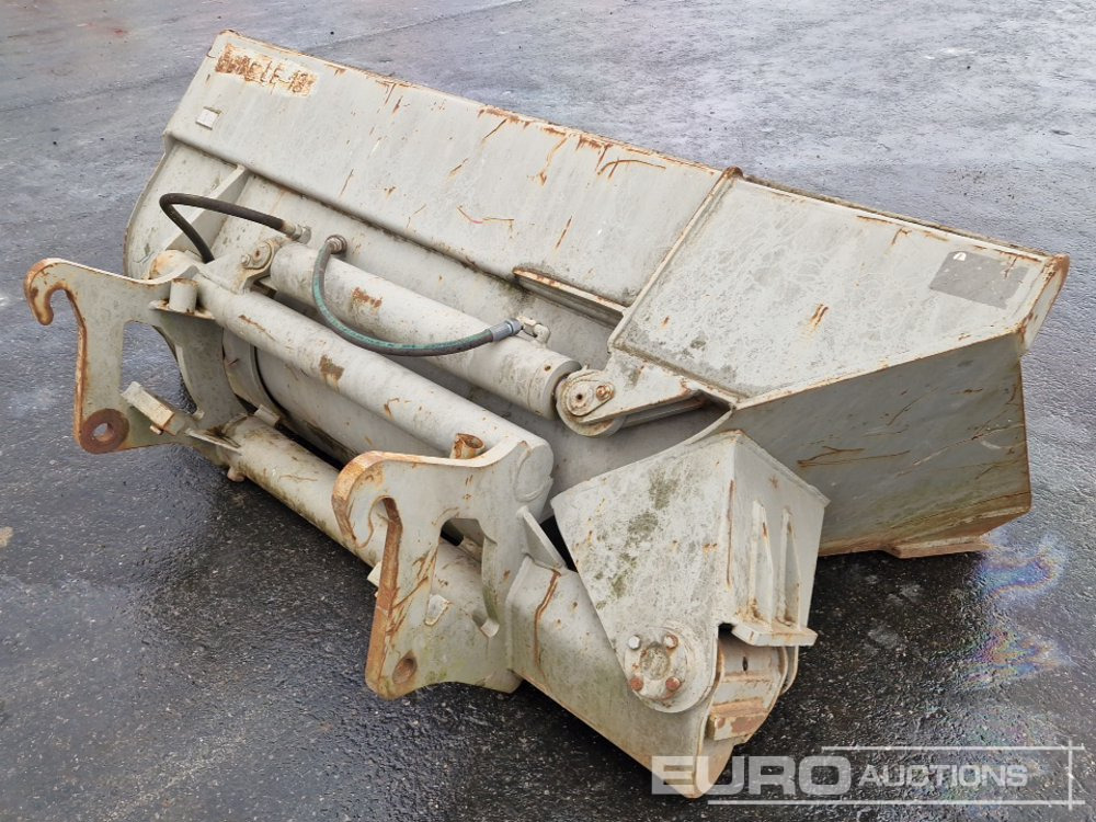 70" Front Liading Hydraulic Side Tip Bucket to suit Atlas Wheeled Loader - Lyžica: obrázok 3 70" Front Liading Hydraulic Side Tip Bucket to suit Atlas Wheeled Loader - Lyžica: obrázok 3