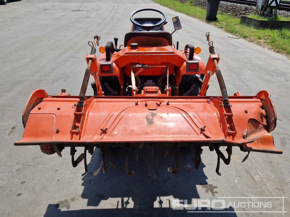 Kubota B40 - Kompaktný traktor: obrázok 4 Kubota B40 - Kompaktný traktor: obrázok 4
