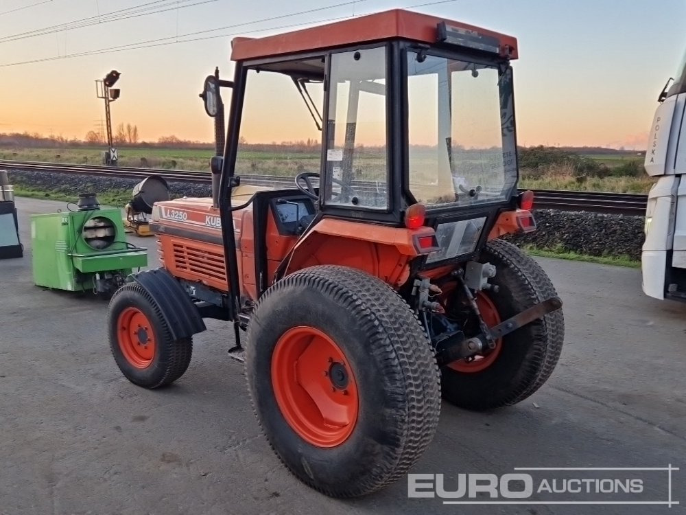 Kubota L3250D - Kompaktný traktor: obrázok 3 Kubota L3250D - Kompaktný traktor: obrázok 3