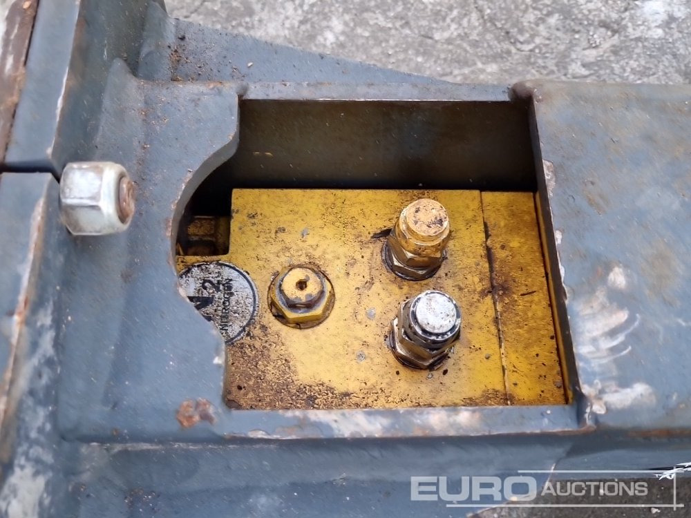 Mustang Hydraulic Breaker to suit Mini Excavator - Hydraulické kladivo: obrázok 5 Mustang Hydraulic Breaker to suit Mini Excavator - Hydraulické kladivo: obrázok 5