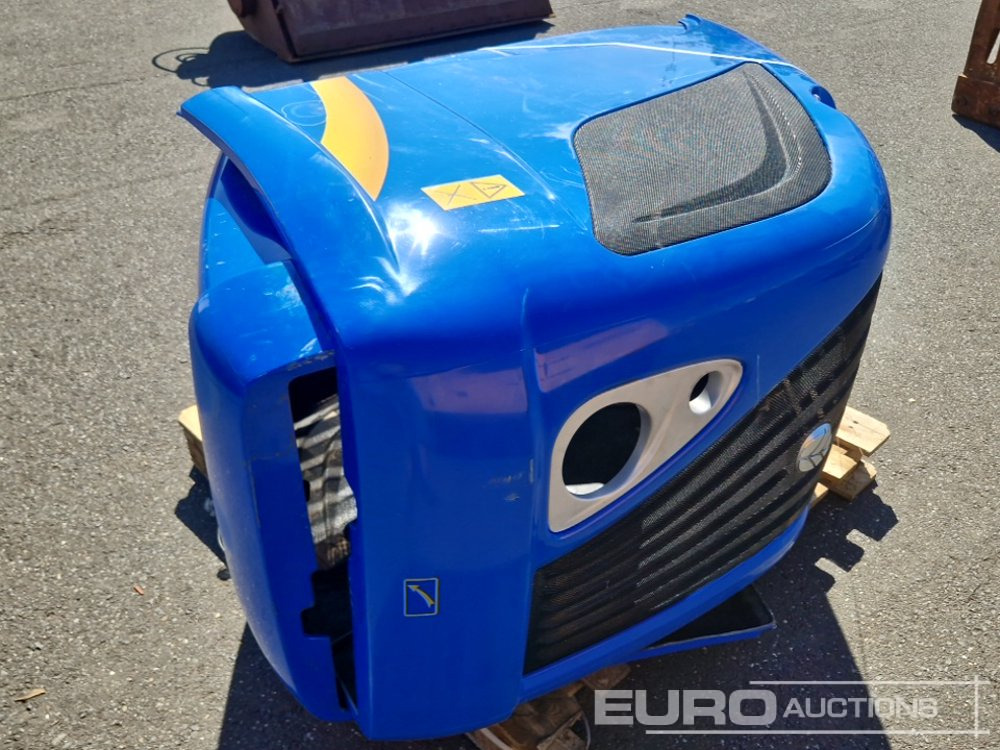 New Holland Engine Bonnets (2 of) - Náhradný diel: obrázok 1 New Holland Engine Bonnets (2 of) - Náhradný diel: obrázok 1