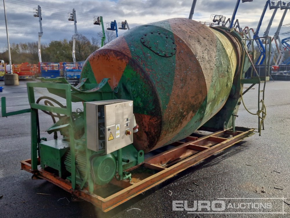 Truck Mounted Cement Mixer - Stavebná miešačka: obrázok 1 Truck Mounted Cement Mixer - Stavebná miešačka: obrázok 1