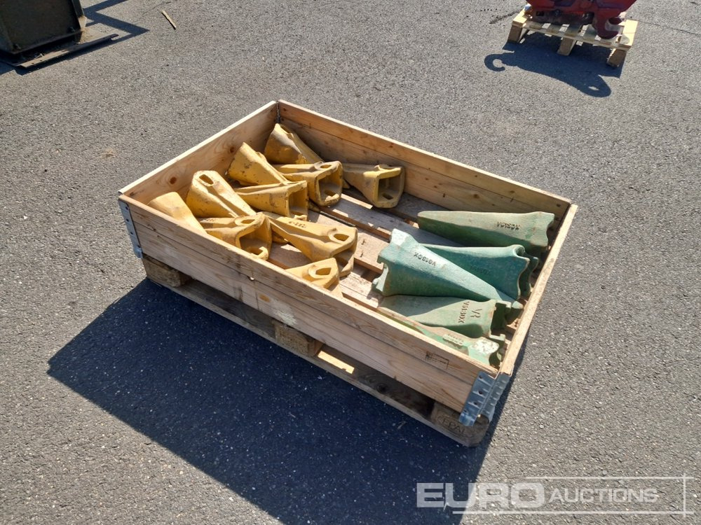 Unused Pallet of Assorted Bucket Teeth - Lyžica: obrázok 1 Unused Pallet of Assorted Bucket Teeth - Lyžica: obrázok 1