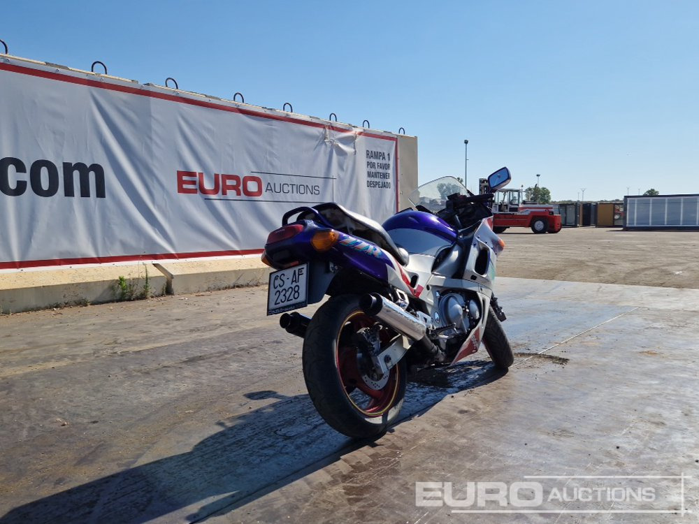 1994 Kawasaki ZZR 600 - Motocykel: obrázok 4 1994 Kawasaki ZZR 600 - Motocykel: obrázok 4