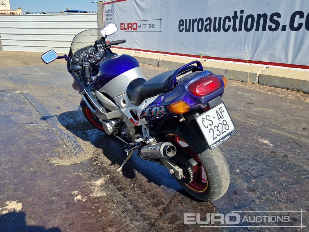 1994 Kawasaki ZZR 600 - Motocykel: obrázok 3 1994 Kawasaki ZZR 600 - Motocykel: obrázok 3
